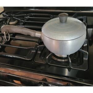 VTG Wear Ever Hallite Aluminum 1.5 Qt Pot w/ Atomic Blue Lid No 2301-1/2 USA MCM
